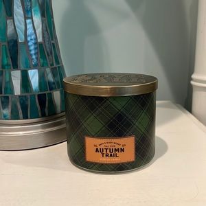 Bath & Body Works Scented Candle “Autumn Trail” 3 wicks